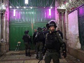 اقتحام الاحتلال للمسجد الأقصى: 200 إصابة بالقدس و400 معتقل وصواريخ من غزة 