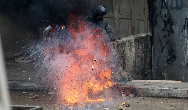 الخليل: اصيب شابان برصاص الاحتلال واعتقال اربعة اشخاص