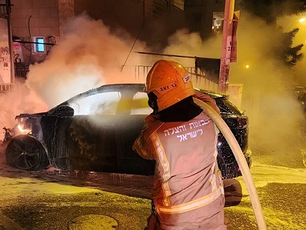 احتراق سيارة ودرجة نارية بحيفا ومتجر في الطيبة