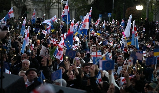 عشرات الآلاف يخرجون في عاصمة جورجيا في مظاهرة ضدّ الحكومة