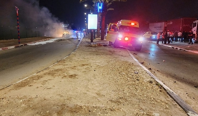 اللد: مصابان بحالة خطيرة إثر تفجير سيارة
