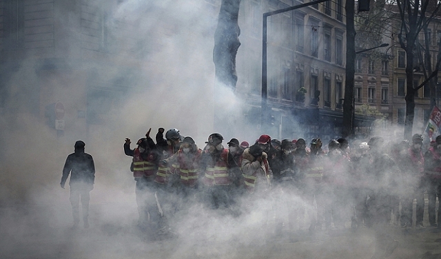 فرنسا: الموافقة على رفع سن التقاعد مع تزايد الاحتجاجات ضد القانون