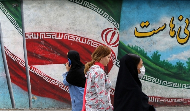 إيران: الشرطة تبدأ حملة قمع ضد النساء غير المحجبات