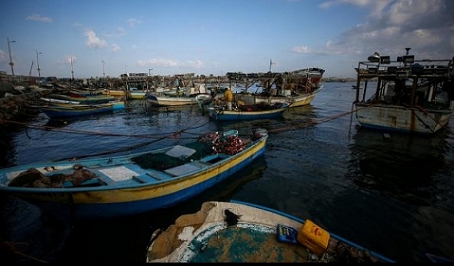 الاحتلال يستهدف قوارب الصيد في بحر غزة