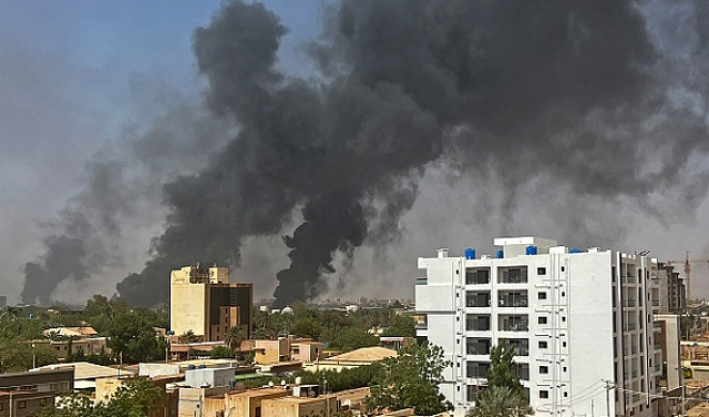 معارك السودان تدخل يومها الثالث ونحو 100 قتيل  بالاشتباكات