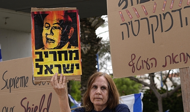 مظاهرات معارضة ومؤيدة للحكومة الإسرائيلية خلال اجتماعها في سديروت