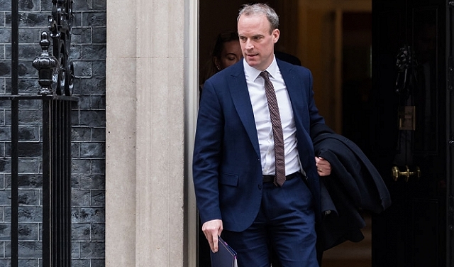 استقال نائب رئيس الوزراء البريطاني بعد اتهامه بالتنمر