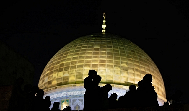 قوّات الاحتلال تقطع أذان العشاء في المسجد الأقصى