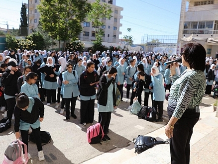 المسيرة التعليمية بالضفة: التربية تعلن عن انتظامها والحراك يستمر بالإضراب