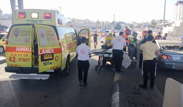 مخيم شعفاط: اصيب اثنان منهم في حالة خطرة بانفجار في محل