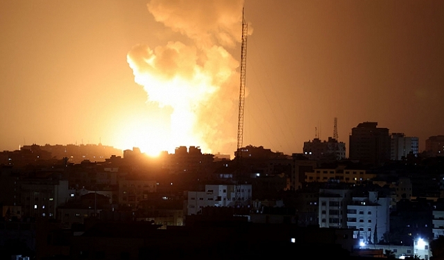 غارات إسرائيلية على غزة وإطلاق صواريخ من القطاع 