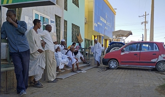 السودان: انفجارات بالخرطوم وتبادل للاتهامات بخرق الهدنة