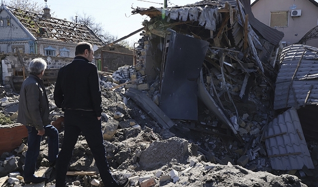 زيلينسكي يزور هولندا: انفجارات في كييف وهجوم على المسيرة البروسية