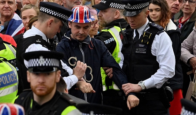 بريطانيا: أثناء تتويج تشارلز الثالث.. اعتقال متظاهرين ضد الملَكية
