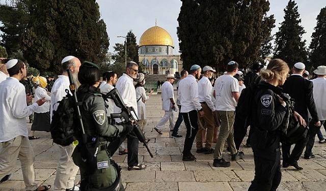مداهمات في الأقصى وماراثون تهويد في القدس الجمعة