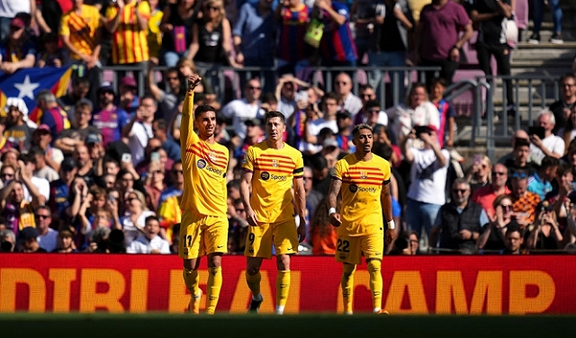 برشلونة يتوج رسميا بلقب الدوري الإسباني