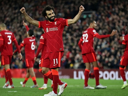 محمد صلاح يقود ليفربول لفوز كبير على ليستر