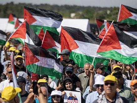 مُرر بالقراءة التمهيدية: مشروع قانون يحظر رفع العلم الفلسطيني والسجن حتى عام