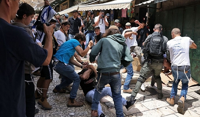 القدس المحتلة: المستوطنون ينفلتون في البلدة القديمة ويعتدون على الفلسطينيين