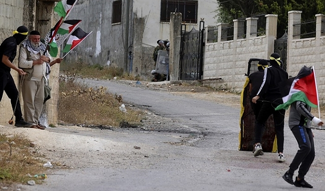 الضفة الغربية: إصابات بينها أعيرة نارية في اشتباكات مع قوات الاحتلال