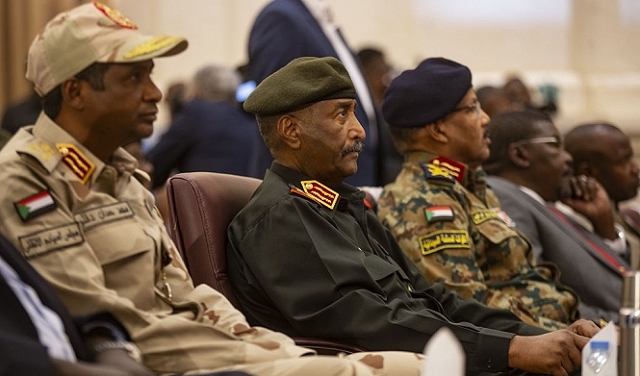 السودان: البرهان يقيل مجلس السيادة حميدتي