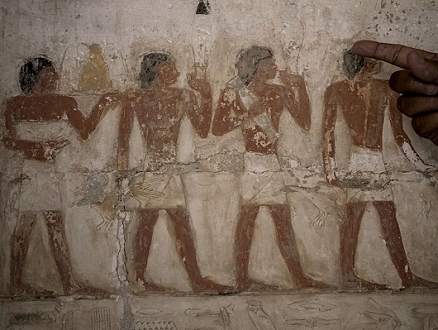 مصر: اكتشاف ورش عمل قديمة ومقبرتين في منطقة سقارة