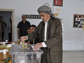 رئيس البرلمان التركي: الانتخابات تجري بهدوء وسكينة