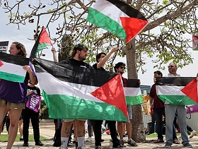 بهاراف ميارا تعارض منع رفع العلم الفلسطيني في الجامعات