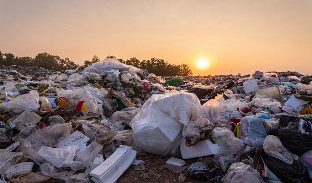 النفايات البلاستيكيّة تصل حتّى أعلى قمم جبال الهمالايا