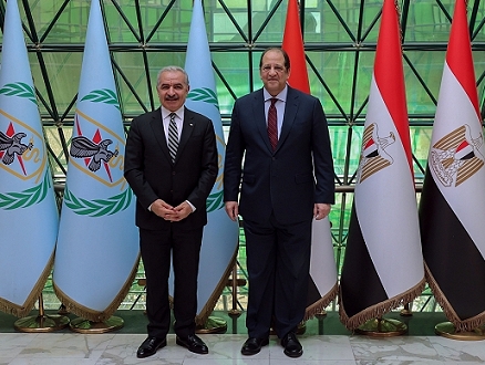 اشتيّة يلتقي رئيس المخابرات المصريّة في القاهرة