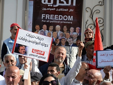 شخصيّات تونسيّة تخوض "إضراب جوع" لمواجهة الملاحقات القضائيّة