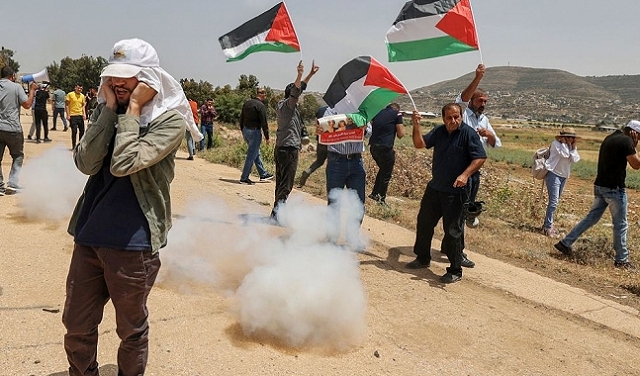 وأصيب العشرات خلال تفريق مسيرات عمل في الضفة الغربية