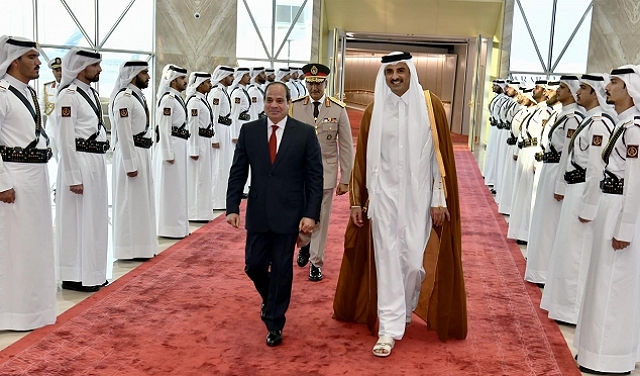 وبحث السيسي مع أمير قطر تعزيز العلاقات الثنائية والقضايا الإقليمية