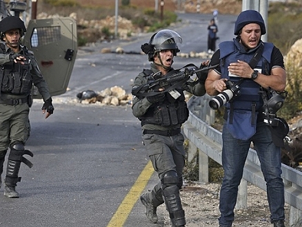 41 اعتداء ضد الحريات الإعلامية الفلسطينية بأيار