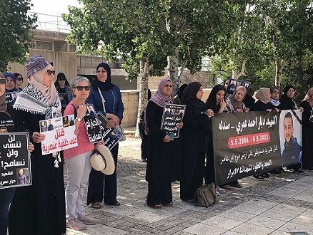 تمديد اعتقال قاتل الشهيد ديار العمري ووقفة احتجاجية أمام المحكمة