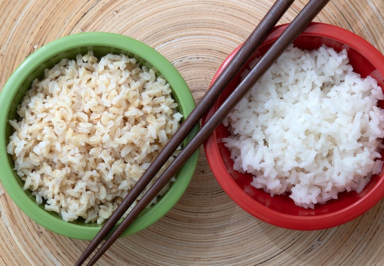 الفرق بين الأرز الأبيض والأرز البني: المذاق
