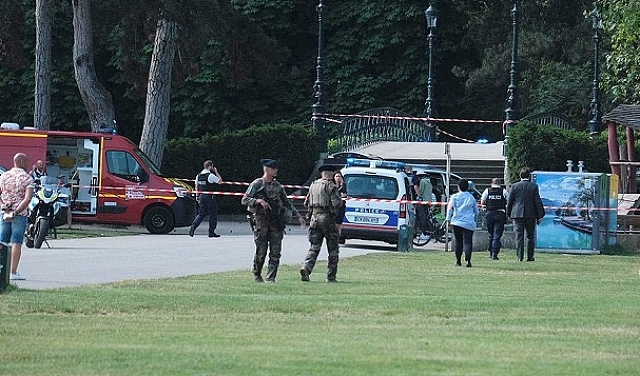 هجوم بسكين في فرنسا: 5 مصابين بينهم 4 أطفال ومنفّذه يقول إنه طالب لجوء سوريّ