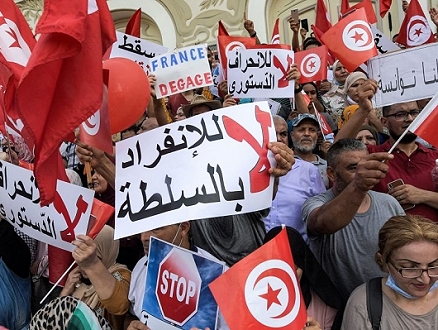 تونس.. أكاديميون يطالبون بالإفراج عن "معتقلين سياسيين"