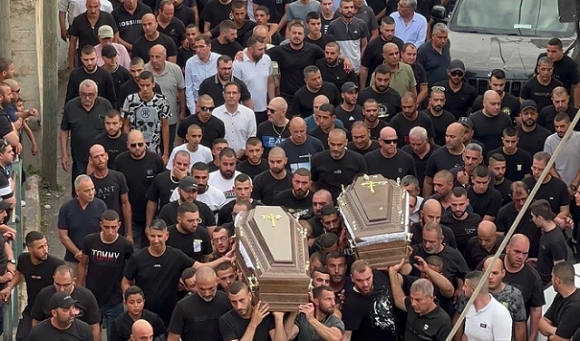 جماهير غفيرة تشيّع ضحايا جريمة القتل الجماعي في الناصرة ويافة الناصرة