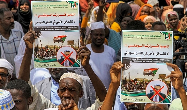 الأمم المتحدة تبقي مبعوثها إلى السودان رغم إعلانه 