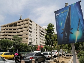 "400 ثانية إلى تل أبيب".. لافتات في طهران