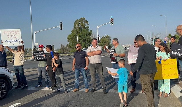 قلنسوة: تظاهرة وإغلاق شارع رئيسي دفاعا عن الأرض والمسكن