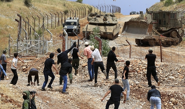 الجيش الإسرائيلي يستهدف متظاهرين لبنانيين على الحدود بقنابل غاز