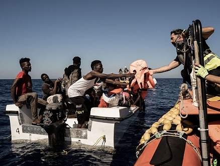 مصرع 59 شخصا على الأقل في غرق قارب مهاجرين قبالة اليونان