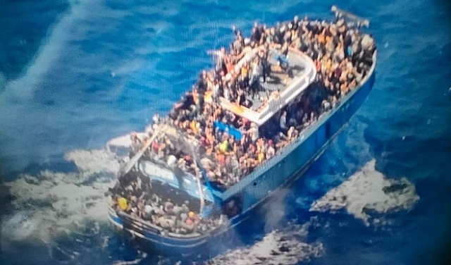 اليونان: توقيف تسعة مصريين يشتبه بأنهم مهرّبون بعد مأساة غرق المهاجرين