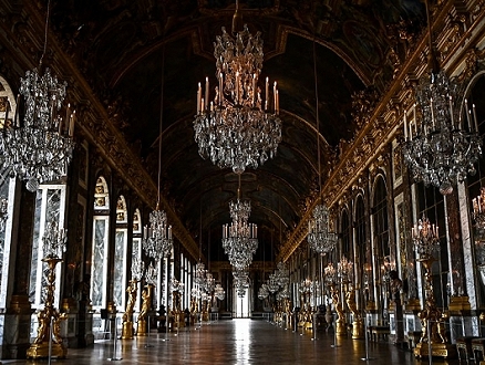 فرنسا: قصر فرساي الشهير يفتح أبوابه للزوار
