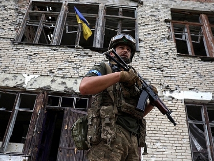 هجمات صاروخية روسية تستهدف أوديسا وأوكرانيا تستعيد بلدات جديدة