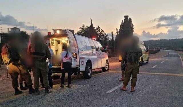 إصابتان إحداهما حرجة إثر استهداف قوات الاحتلال مركبة قرب جنين