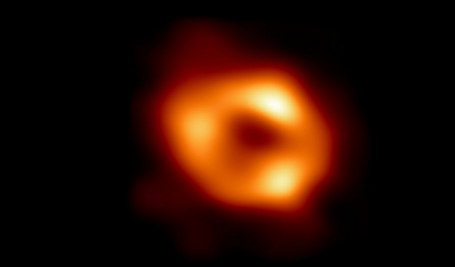دراسة: الثقب الأسود في مجرّة درب التبانة يلتهم أجسامًا كونيّة