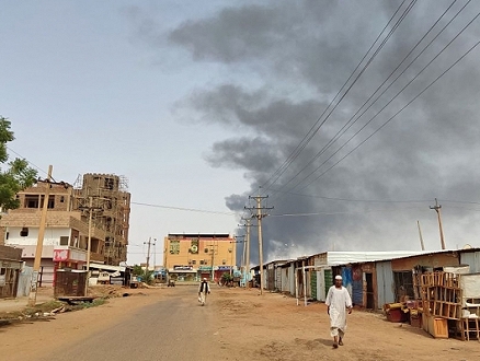 السودان: تواصل المعارك وتظاهرات في الخرطوم